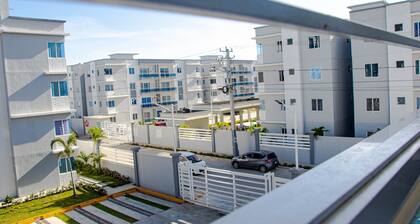 Ent Condo/KingBd/Ac Wifi/ 20 Mins from Beach/Gated Community