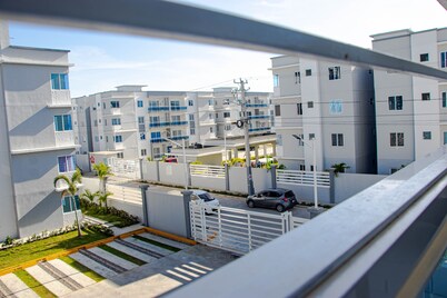 Ent Condo/KingBd/Ac Wifi/ 20 Mins from Beach/Gated Community