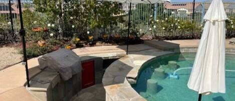 Alberca al aire libre y alberca climatizada