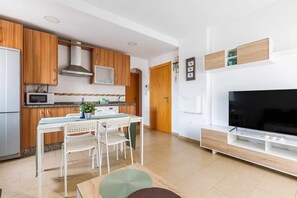 Fridge, microwave, coffee/tea maker, electric kettle
