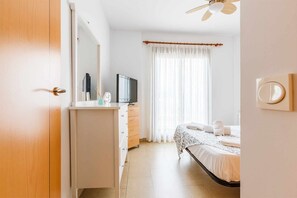 1 bedroom, iron/ironing board, travel cot, free WiFi