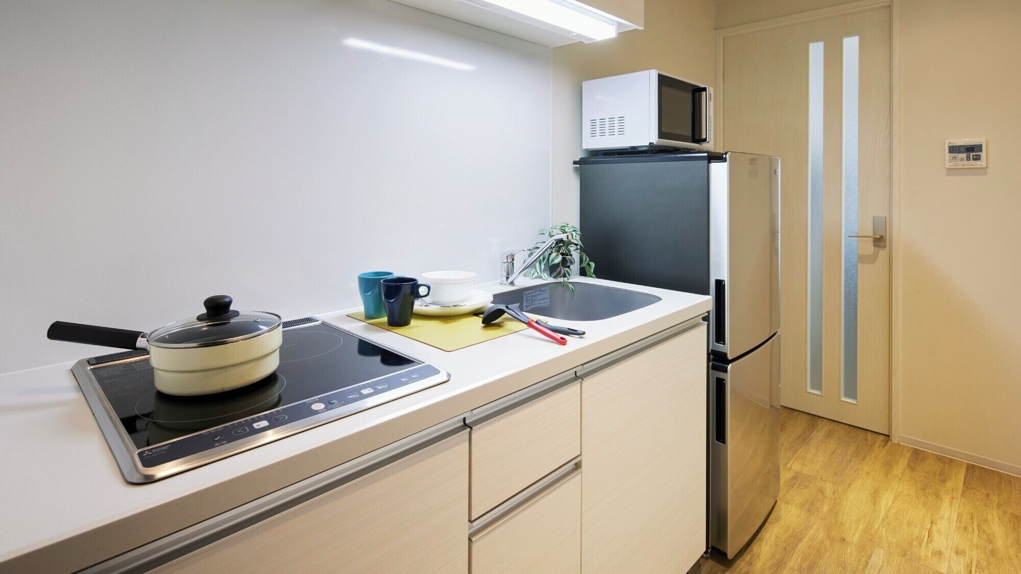 冰箱、微波炉、炉灶、烤盘