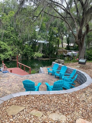 Property grounds - Welcome to Let's Flamingle, located directly on Blue Cove just off of Rainbow River (Dunnellon)