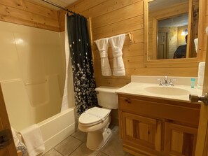 Ensemble douche/baignoire, sĂšche-cheveux, serviettes fournies, savon