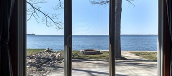 Private Lakefront Cottage with 90' of sandy East Bay frontage on Houghton Lake 