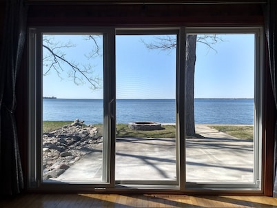 Private Lakefront Cottage with 90' of sandy East Bay frontage on Houghton Lake 