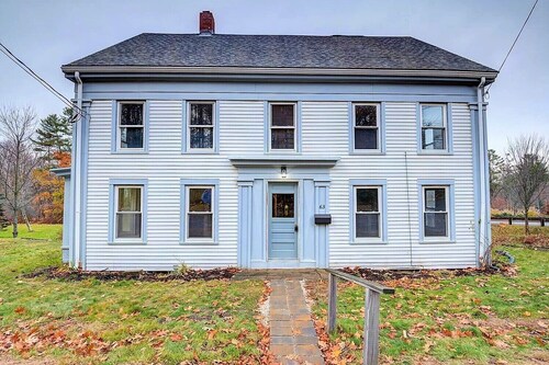 Spacious yet cozy 3 bedroom unit close to it all