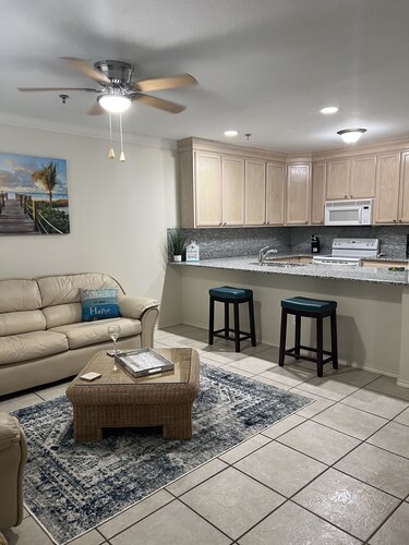 Charming condo just steps from the beach!