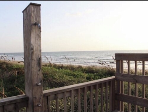 Charming condo just steps from the beach!