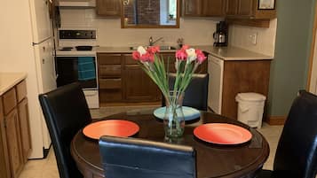 KylskÄp, mikrovÄgsugn, ugn och spishÀll