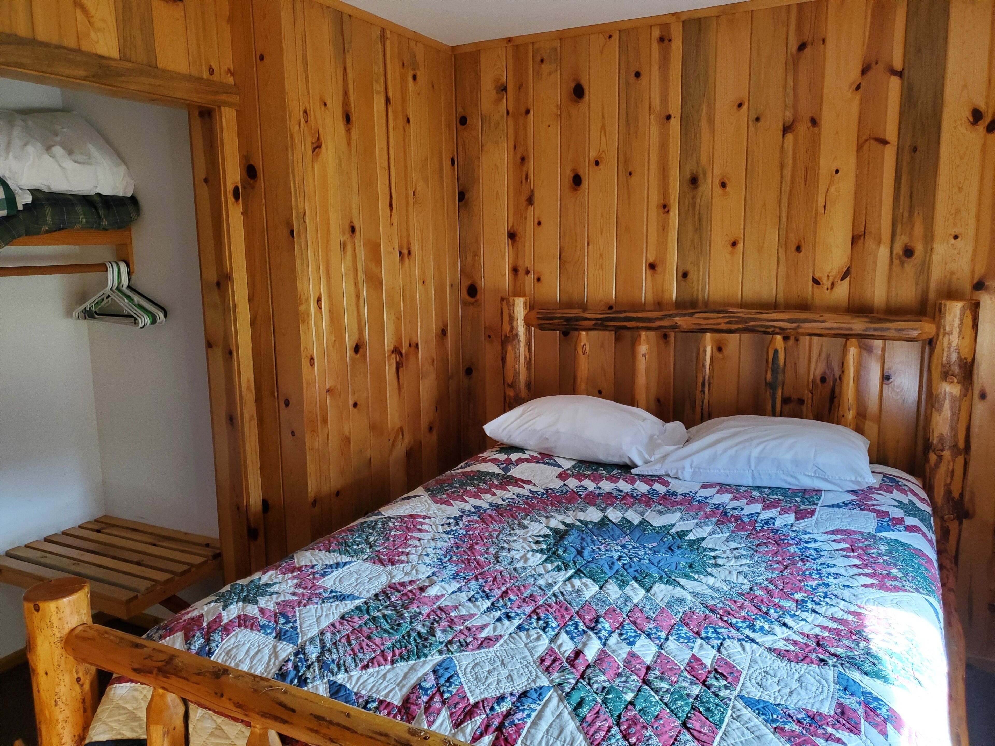 2 bedrooms, travel crib, free WiFi, bed sheets