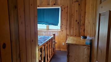 2 bedrooms, travel crib, free WiFi, bed sheets