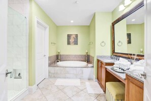 Ensemble baignoire-douche, serviettes fournies