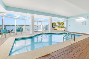 من حمّامات السباحة المغطاة، حمّام سباحة خارجي