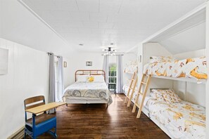 4 室のベッドルーム、アイロン / アイロン台、WiFi、ベッドシーツ
