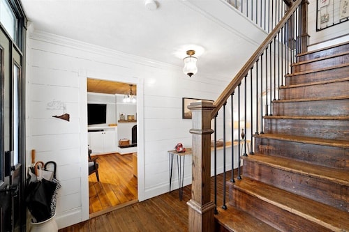 Downtown Floyd Retreat