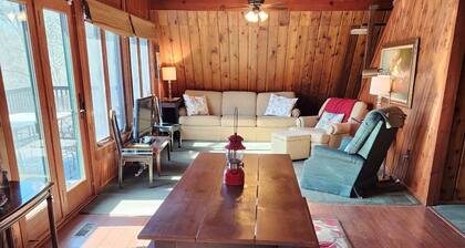 Lakefront House w Dock on large lake in Rocky Fork State Park