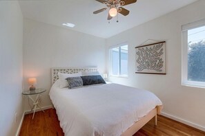 2 bedrooms, iron/ironing board, travel cot, free WiFi