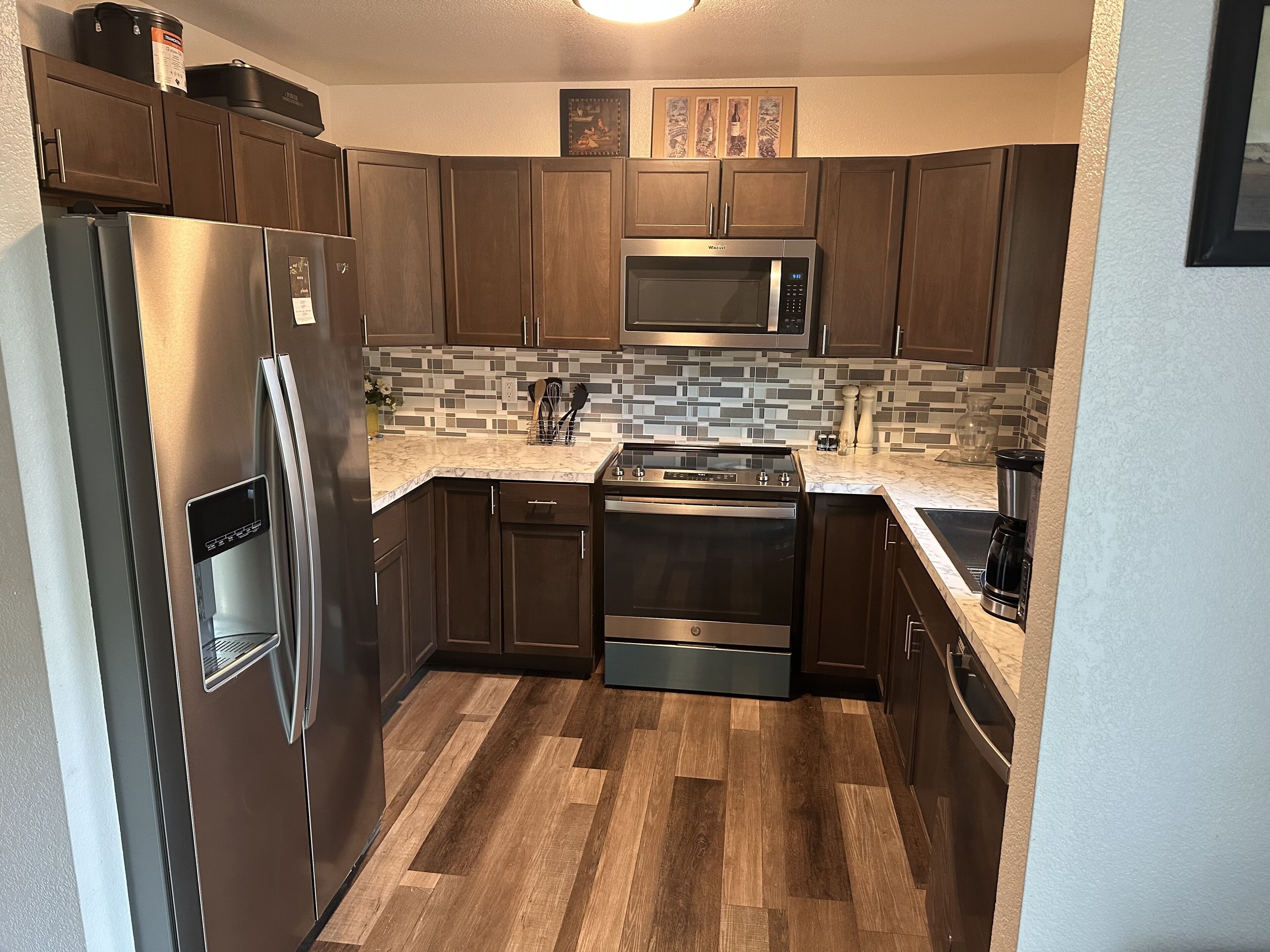 Cozy 4 bedroom home- near airport 