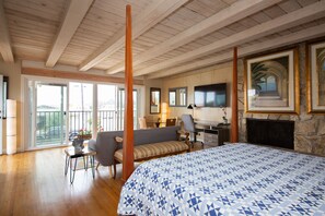 Honeymoon Studio | Individually decorated, individually furnished, desk, laptop workspace