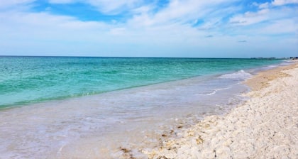 ~ A BEACH DREAM 4 ~ BEACHFRONT ~ YES, THAT'S YOUR VIEW! ~ SPECIALS ~