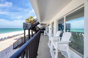 Unclassified image, 2 of 42, button - ~ A BEACH DREAM 4 ~ BEACHFRONT ~ YES, THAT'S YOUR VIEW! ~ SPECIALS ~ (Bradenton Beach)