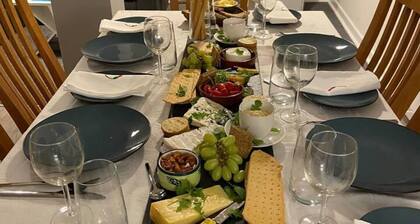 TownHouse - Sleeps 6 - Parking - Garden