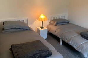 3 bedrooms, iron/ironing board, WiFi, bed sheets