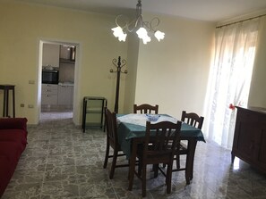 Dining - Centre of Pisciotta - Apartment - Stay 4 - Seaside (Pisciotta)