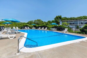 Outdoor pool - Rodeway Inn Mystic (Mystic)