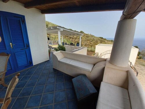 Typical Aeolian house 5 minutes' walk from the sea, Casa Francesca