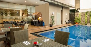 Outdoor pool - KHAS Semarang Hotel (Semarang)