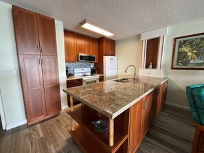 冰箱、微波炉、烤箱、炉灶