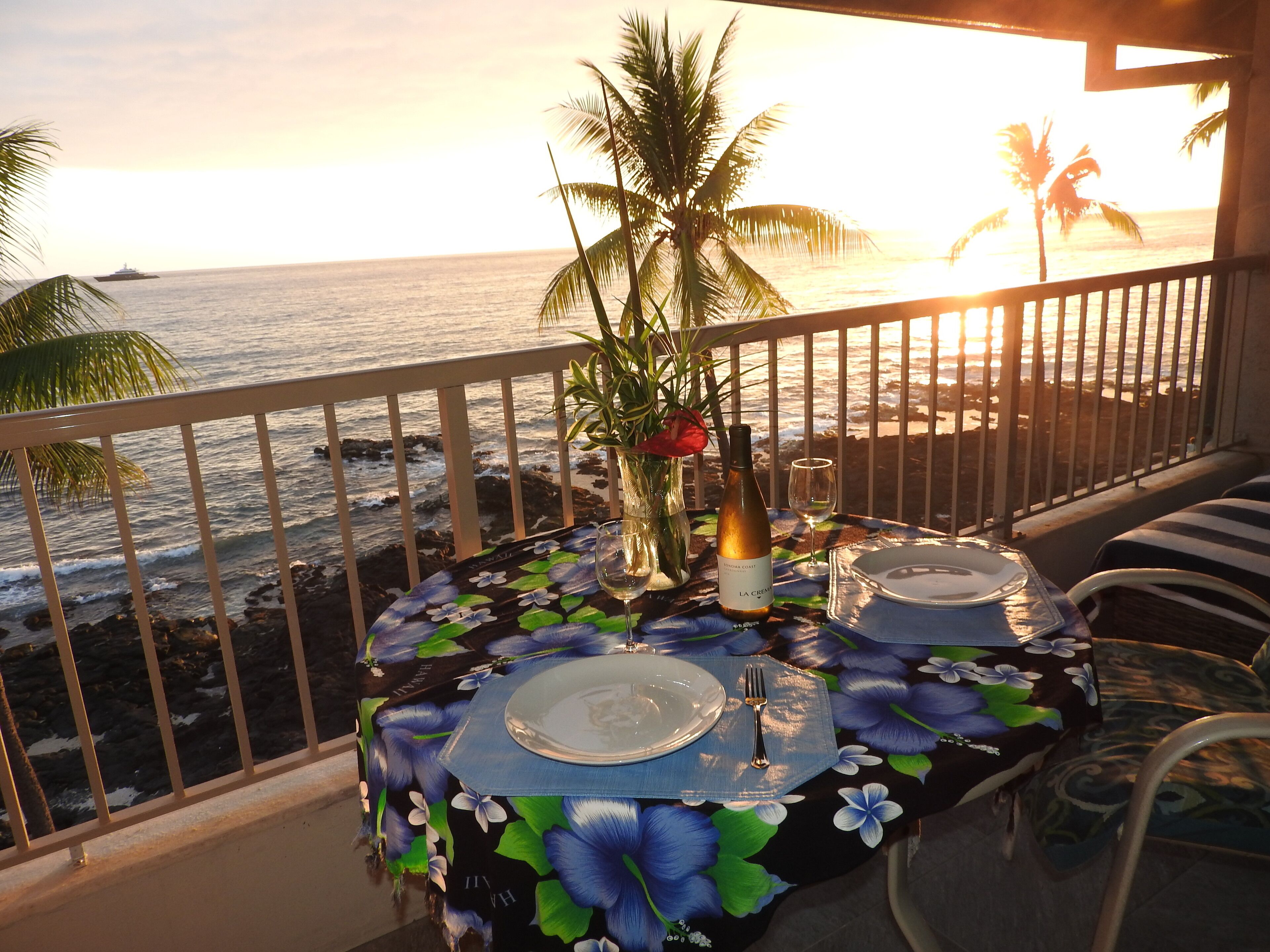 Private Oceanfront Top Floor Condo - Kona Reef D34