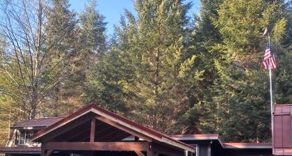 Tiny Cabin B, Steps from Mt. Rainier Nat Park W/ firepit close to river & trails