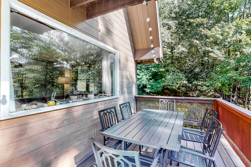 Lovely home close to hiking & skiing w/WiFi, firepit, balcony, wood stove, & W/D