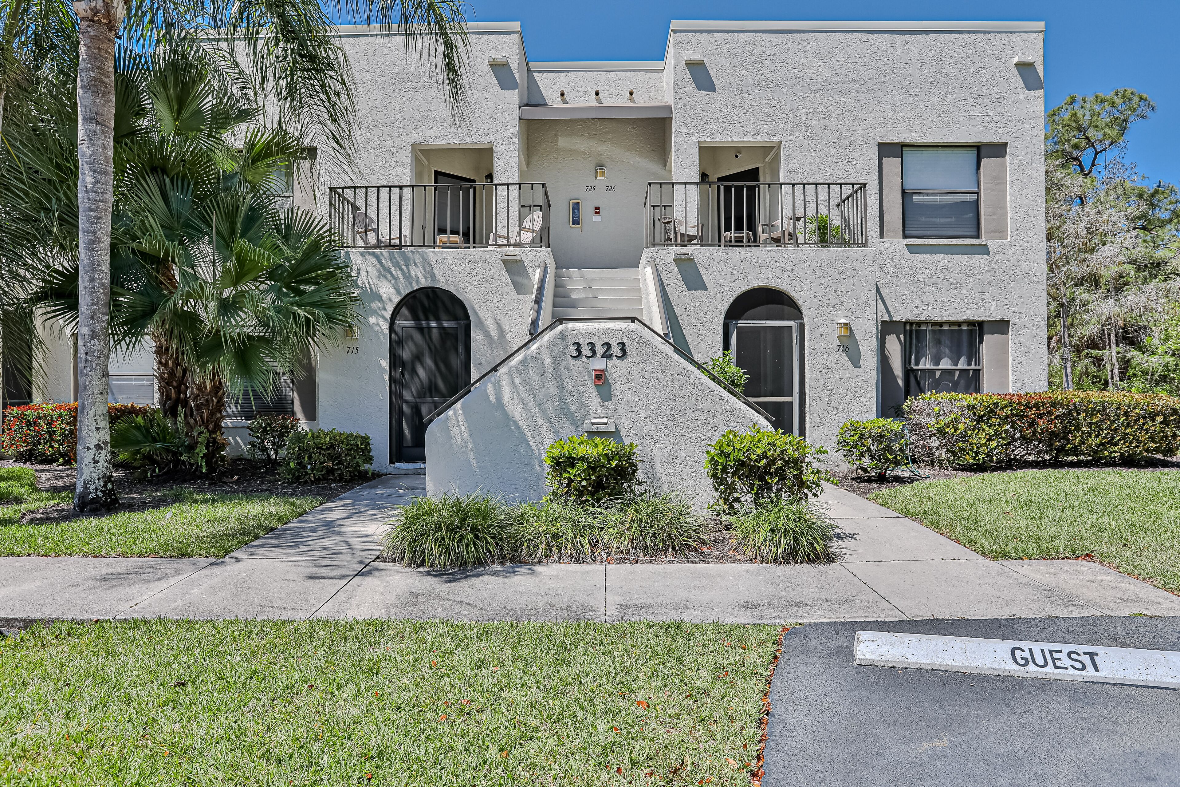 Resort condo with fast WiFi, AC & snowbird-friendly
