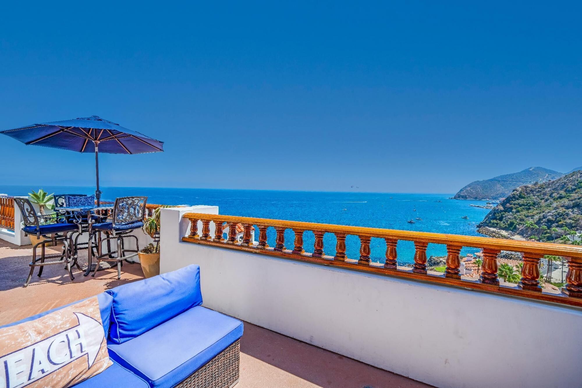 Oceanfront Villa w One of a Kind Amazing View in Avalon, United States