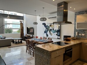 Dining - Perfect location in Playa! (Playa del Carmen)
