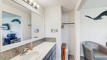 Secador de pelo y toallas