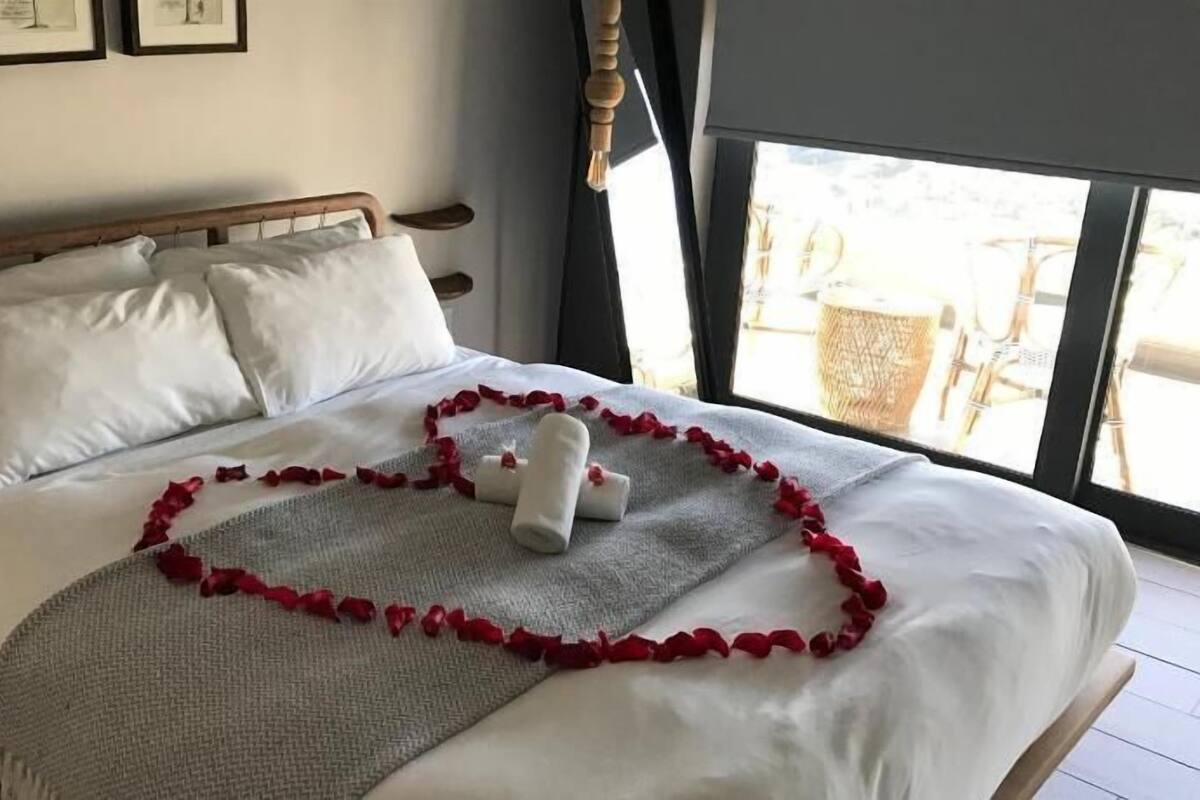 Honeymoon Room | Desk, blackout drapes, iron/ironing board (on request), WiFi (free)