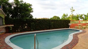 Unclassified image, 3 of 13, button - Tropical Court Hotel (Montego Bay)