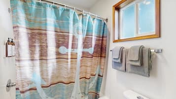 Secador de pelo y toallas