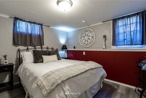 1 bedroom, iron/ironing board, free WiFi, bed sheets