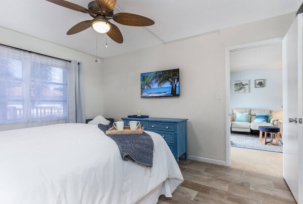 Master ensuite with a KING bed and wall-mounted TV for streaming, cable included. - Walk to Beach & Fun! Heated Pool, Steps from Pool (Sarasota)