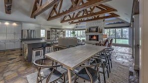 House, 5 Bedrooms | Dining
