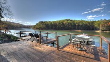 House, 5 Bedrooms | Lake view