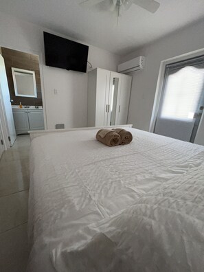 3 habitaciones, tabla de planchar con plancha, wifi y ropa de cama