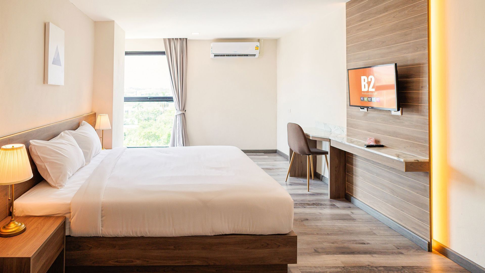 Escritorio, cortinas blackout, wifi gratis y ropa de cama 