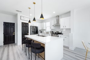 Fridge, microwave, oven, stovetop - Interstellar w/Pool, Golf, & Game room/Sleeps 23! (Coachella)